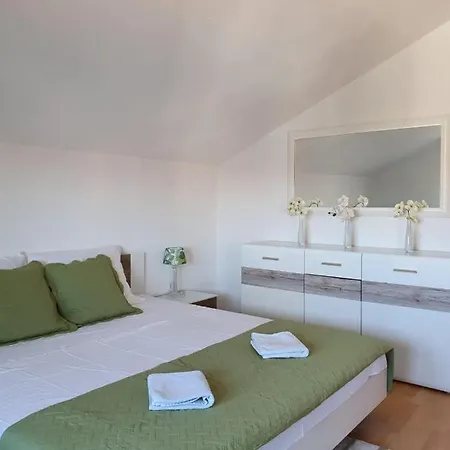 Laura Apartment